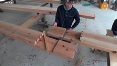 Японски дърводелци показват прецизен и здрав метод за снаждане на греди без пирони! - Videoclip.bg