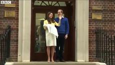 Кейт и Уилям представиха новата английска принцеса на света - Videoclip.bg