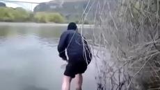 Ето какво е да си руснак майстор на риболова ! - Videoclip.bg