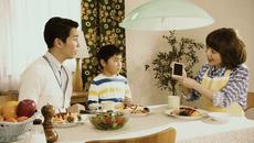 Япония пуска първия в света миещ се смартфон - Videoclip.bg