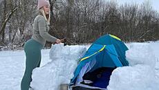 Tanya - Arctic survival in a hot tent. Solo Bushcraft Camping - Videoclip.bg