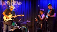 Walter Trout - Waiting For The Dawn / В очакване на зората / - Live - Videoclip.bg