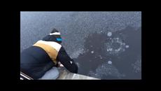 Ето как пуснаха Фойерверки във замръзнало езеро - Videoclip.bg