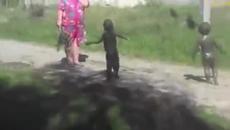 В Света на Патиланско царство -  Може ли да Цопнем в Калта бабо.! Смях! - Videoclip.bg