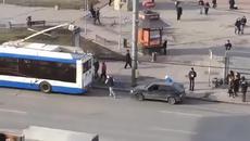 Само в Русия - Пътна помощ по руски...Голям Смях!! - Videoclip.bg