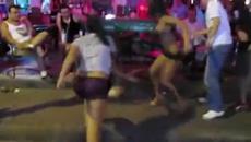 Пиян турист предизвиква тайландски момичета на улицата и си го получава - Videoclip.bg