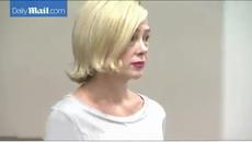 Учителка изнасили ученик, лежа в затвора и се омъжи за него - Videoclip.bg