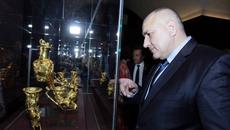 Българската изложба в Лувъра – от аплодисменти до освирквания - Videoclip.bg