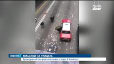 В Хонконг Дядо Коледа разпиля милиони долари по улицата...и хората си ги събираха - Videoclip.bg