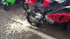 Не сме виждали такова нещо!!! Оригинално правене на пуканки с мотор - Videoclip.bg