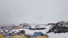 Вижте ужасът от падаща лавина под Еверест 25.04.2015 - Videoclip.bg