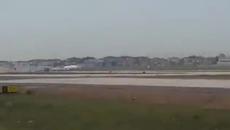 Самолет с горящ двигател кацна на летището в Истанбул - Videoclip.bg