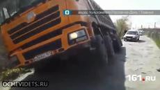 Самосвал пропадна в дере - Videoclip.bg