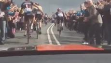 Вижте той зъвърши етапа на една гума - Ian Bibby Tour de Yorkshire 2015 - Videoclip.bg