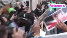 Бомба от пудра захар в лицето на Адам Ливайн - Videoclip.bg