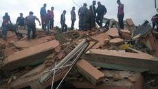 Над 8 000 загинали след земетресението - 2 Fresh Tremors Trigger Panic In Nepal, Death Toll Nears 8,000 - Videoclip.bg