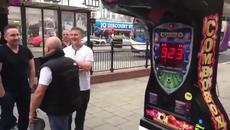 Пич показва съкрушителен майсторски удар по боксова круша - Videoclip.bg