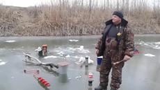 Лудите руснаци отново в действие! - Вижте как тренират биатлон на бутилка водка (видео) - Videoclip.bg