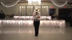 Groom Surprises Wedding Guests With The Smoothest Dance You'll Ever See - Myshared - Videoclip.bg
