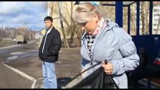 Как момче не позволи на момичето да запали цигара - Videoclip.bg