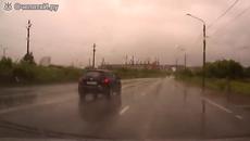 Бързата реакция на шофьор го спасява от катастрофа - Videoclip.bg