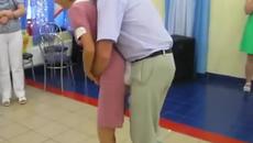 Вижте какво и се случи на тази двойка та тази интересна сватбена игра - Videoclip.bg