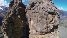 Екстремен скок с Wingsuit през 2 м. скална цепнатина! - Videoclip.bg