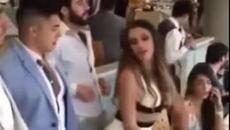Ето как момиче преминава в препълнена зала с мъже ! - Videoclip.bg