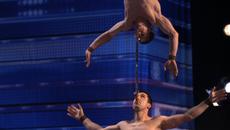 Duo Vladimir- Hand Balancers Perform With Knives - America's Got Talent 2015 - Videoclip.bg