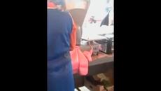 Ужасно!!! Вижте как лъже хората тази продавачка (видео) - Videoclip.bg