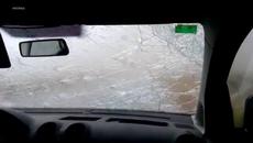 Шофьор попада на огромни топки град - Videoclip.bg