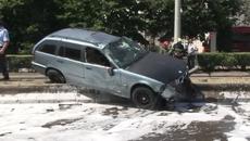 Отново гонка в Русе - Кола катастрофира зрелищно след дрифт пред полицията (ВИДЕО) - Videoclip.bg