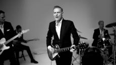 New 2015 / Bryan Adams - Brand New Day (Official Video) - Videoclip.bg