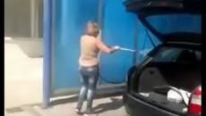 Какво се случва, когато една Жена отиде за първи път на автомивка да си мие колата сама! - Videoclip.bg