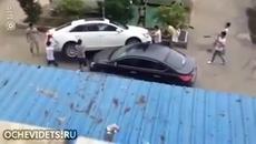 Отмъщение по китайски...представяте ли си да ви се случи това на вашата кола - Videoclip.bg