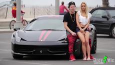 Влюбена двойка стъписва минувачите .. Шега(ВИДЕО) - Videoclip.bg