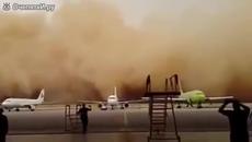 Страховита Пясъчна буря на Летище (ВИДЕО) - Videoclip.bg