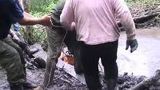 Руснаци опитват 70 годишна консерва от глад - Videoclip.bg