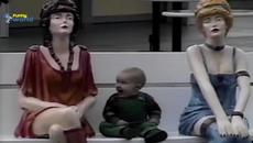 Децата Реагират На Манекени В Търговския Център - Videoclip.bg