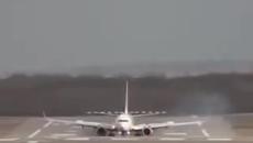 Пътнически самолет кацна аварийно на Летище София - Няма пострадали - Videoclip.bg