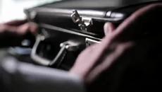 Вижте най-скандалната реклама на Audi до сега!! А вие сега ми кажете, нормално ли е такова нещо! - Videoclip.bg