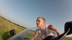 На мотоциклет при 250 кмч без каска   - Videoclip.bg
