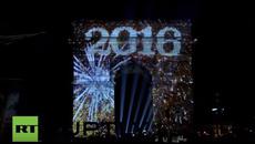 Франция Париж Новогодишна нощ 2016 France: High security in Paris as thousands celebrate New Year - Videoclip.bg