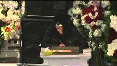 Погребенето на Леми Килмистър от Моторхед Live - Tributes paid at the funeral of Motorhead frontman Lemmy - Videoclip.bg