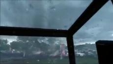 Вижте реален запис на опустошиелно торнадо. - Videoclip.bg