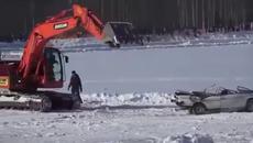 Вижте как си отмъсти багерист, като го ядосаха - Videoclip.bg