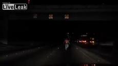 Екстремно Видео! Човек тренира като скача от мост! - Videoclip.bg