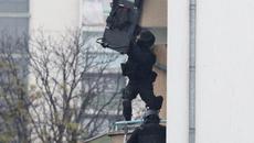 Стрелба по полицай и над 20 часа барикада на психично болния в "Стрелбище" - Videoclip.bg