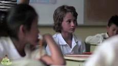 Ученик нарисувал учителката си, а вижте какво добавя тя - Videoclip.bg