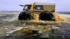 Russian-made Sherp ATV - борещо сняг лед и вода - Videoclip.bg